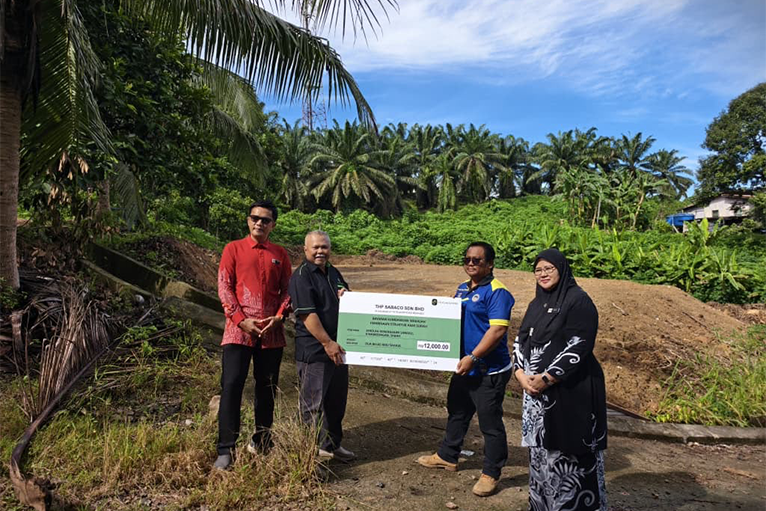 TH PLANTATIONS Contributes RM12,000 Towards the Development of Sekolah Kebangsaan Sandau’s Surau